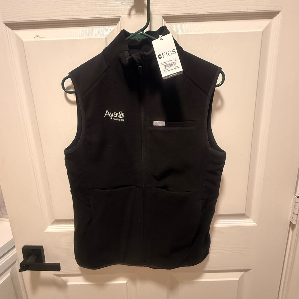 FIGS Black Fleece on shift Vest